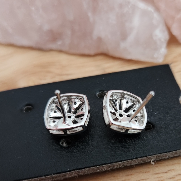 Sterling Silver stud earrings - Picture 5 of 7